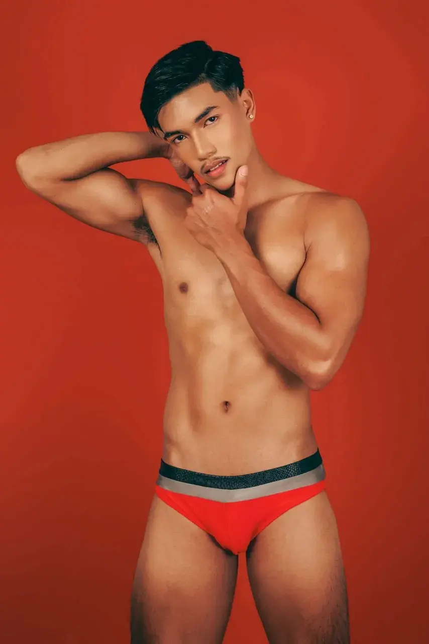 หนุ่ม(กกน.)แดง