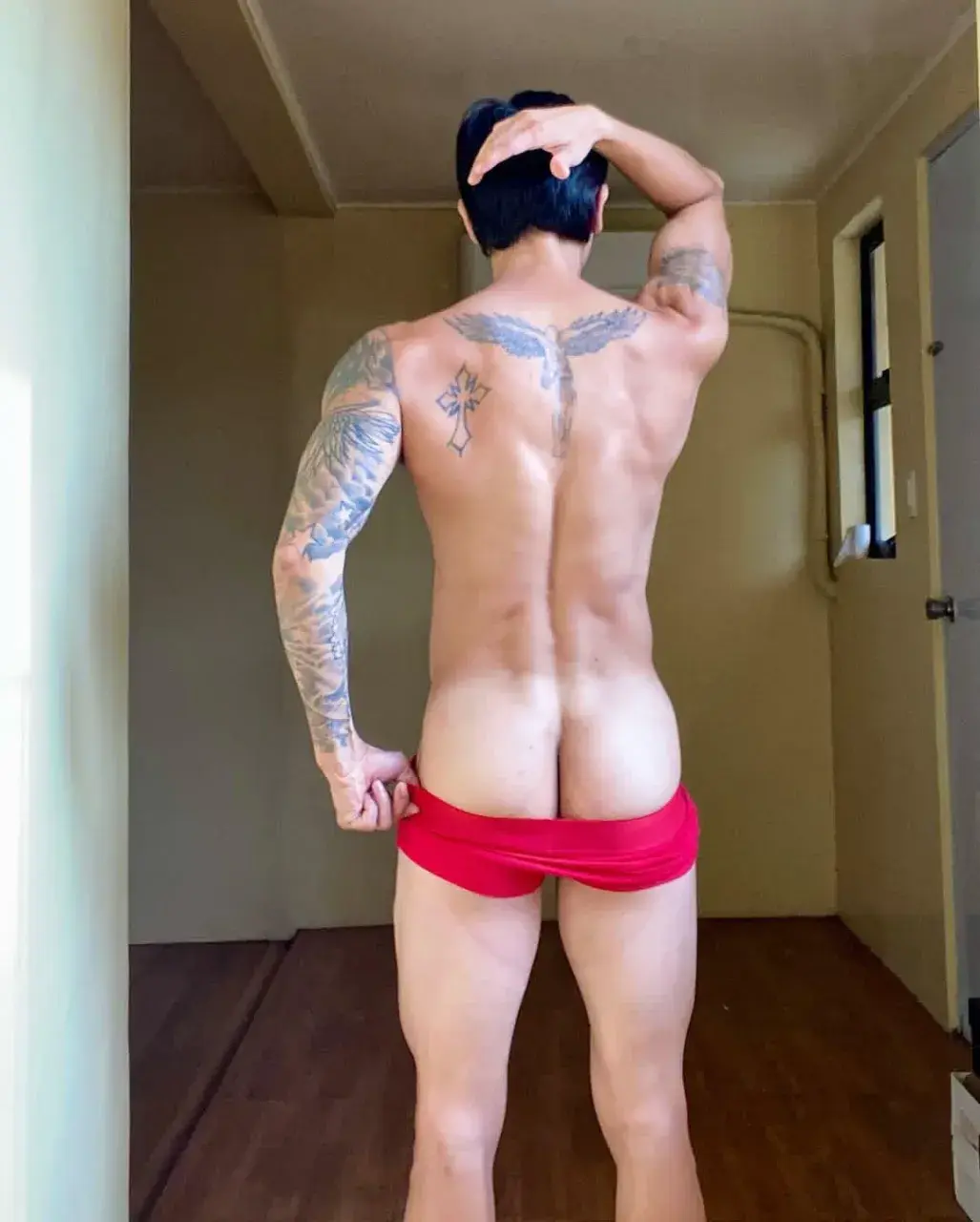 หนุ่ม(กกน.)แดง