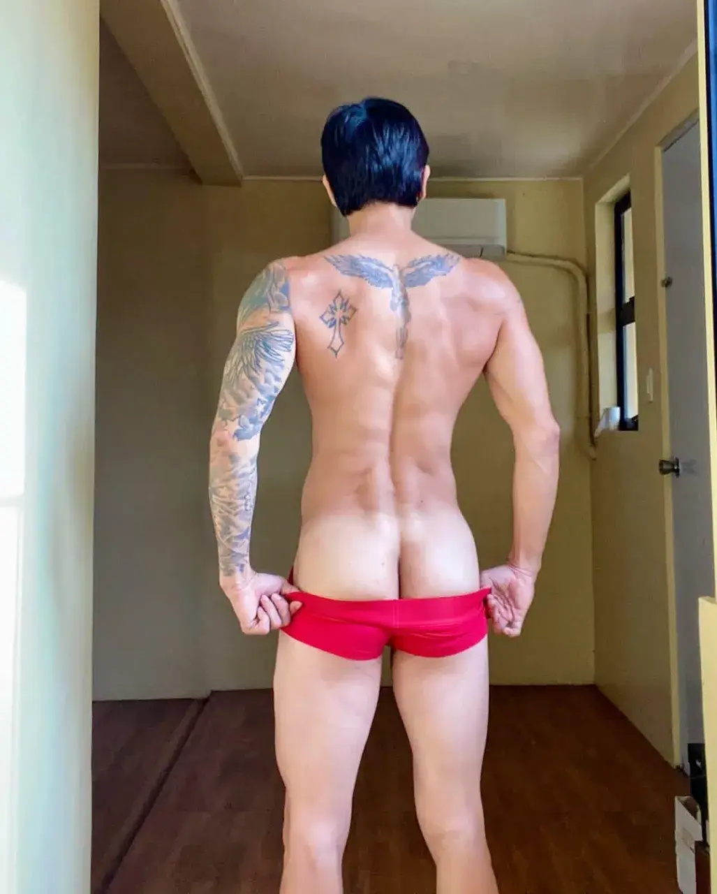 หนุ่ม(กกน.)แดง