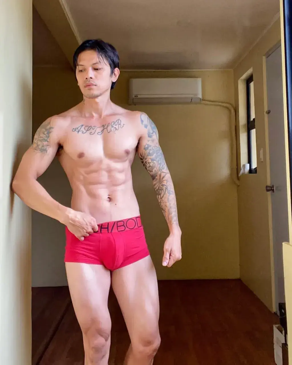 หนุ่ม(กกน.)แดง