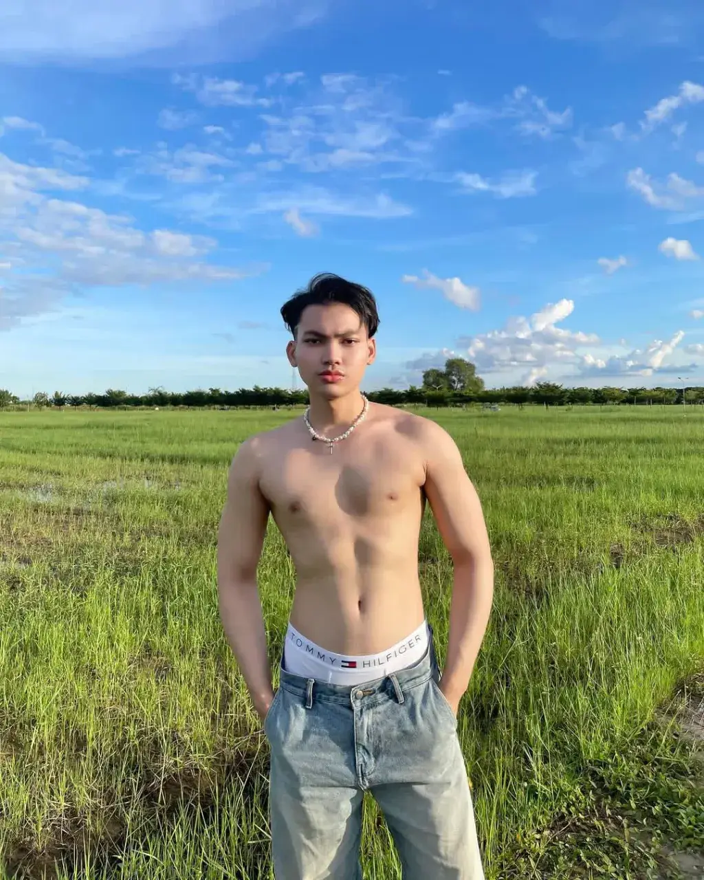 หนุ่ม..บ้านทุ่ง