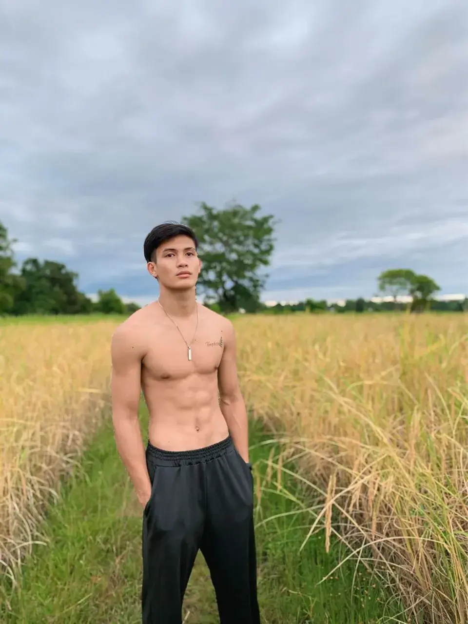 หนุ่ม..บ้านทุ่ง