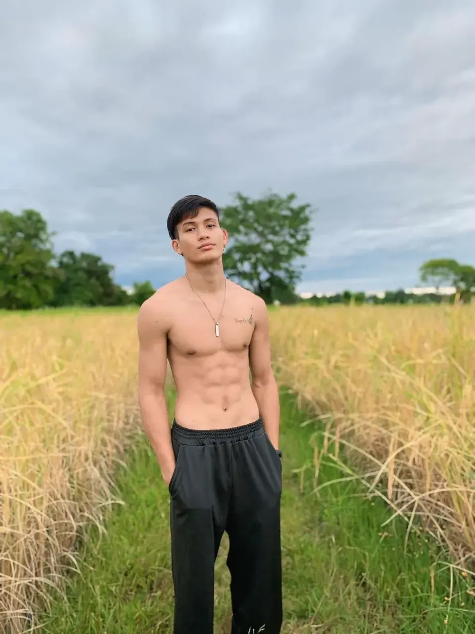 หนุ่ม..บ้านทุ่ง