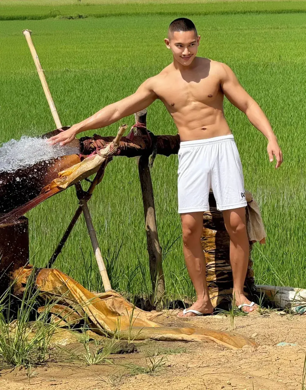 หนุ่ม..บ้านทุ่ง