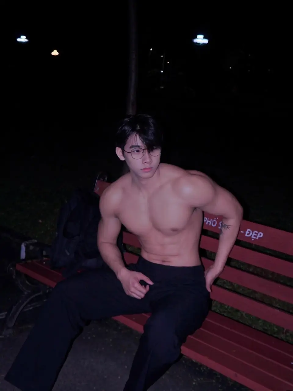 รูปหล่อเร้าอารมณ์ . 17