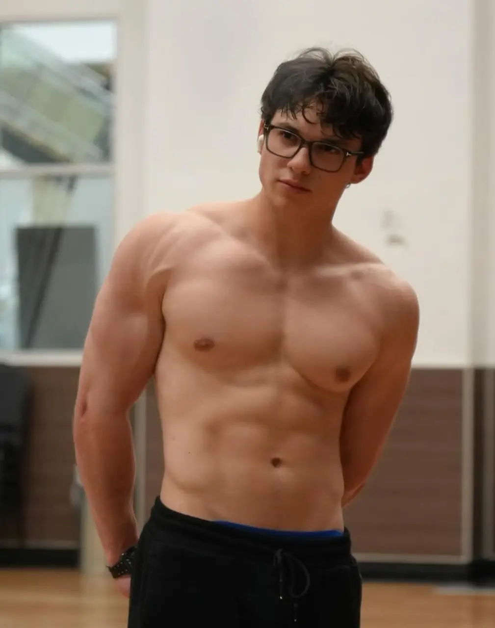 รูปหล่อเร้าอารมณ์ . 17