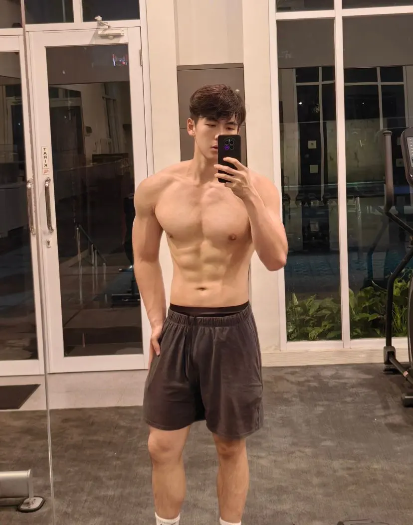 รูปหล่อเร้าอารมณ์ . 17