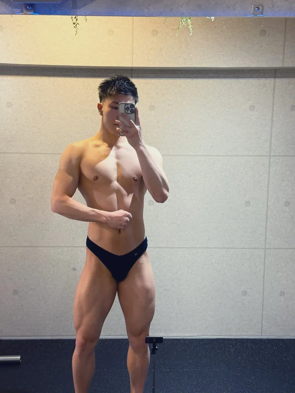 รูปหล่อเร้าอารมณ์ . 17