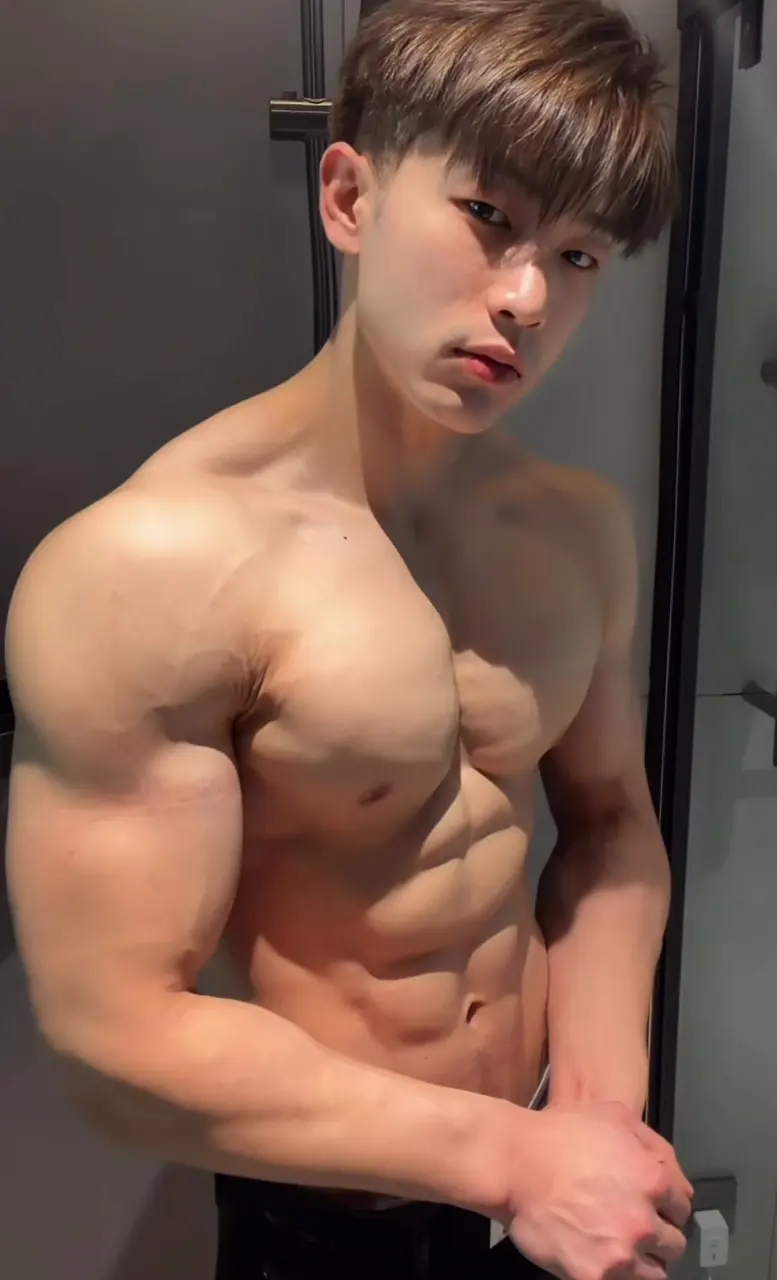 รูปหล่อเร้าอารมณ์ . 17