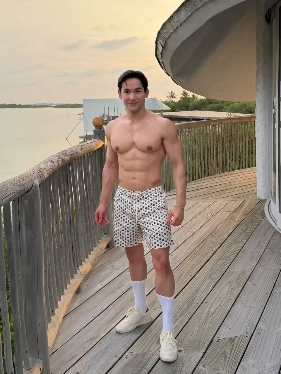 อิ่มสุดติ่ง