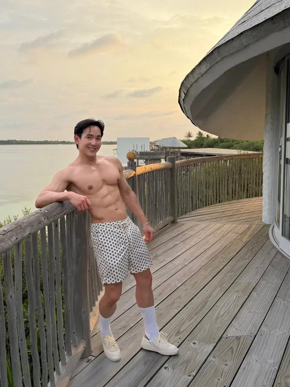 อิ่มสุดติ่ง