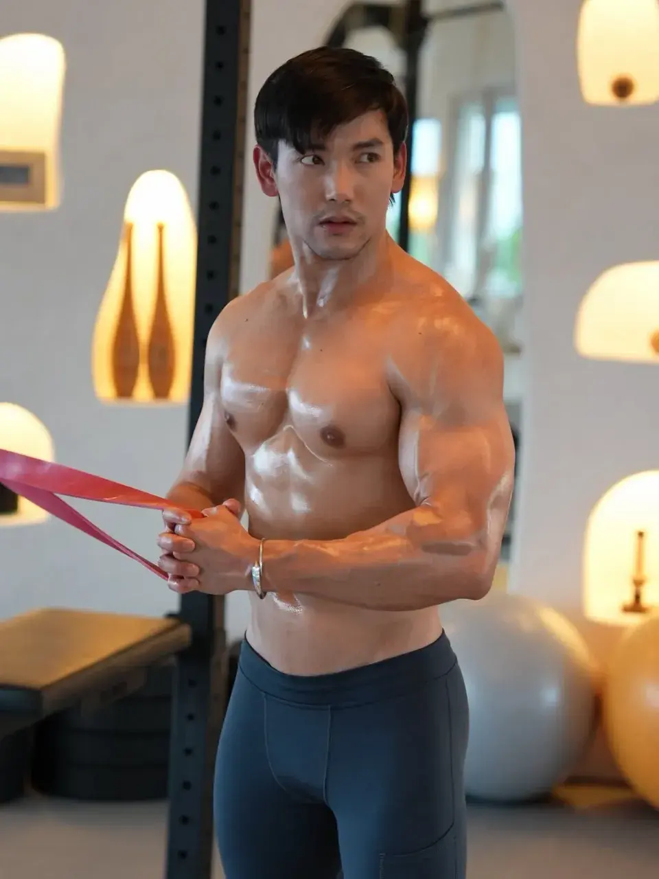 กล้ามนั้นนนนน..น้ำมันจะแตกเอานะ