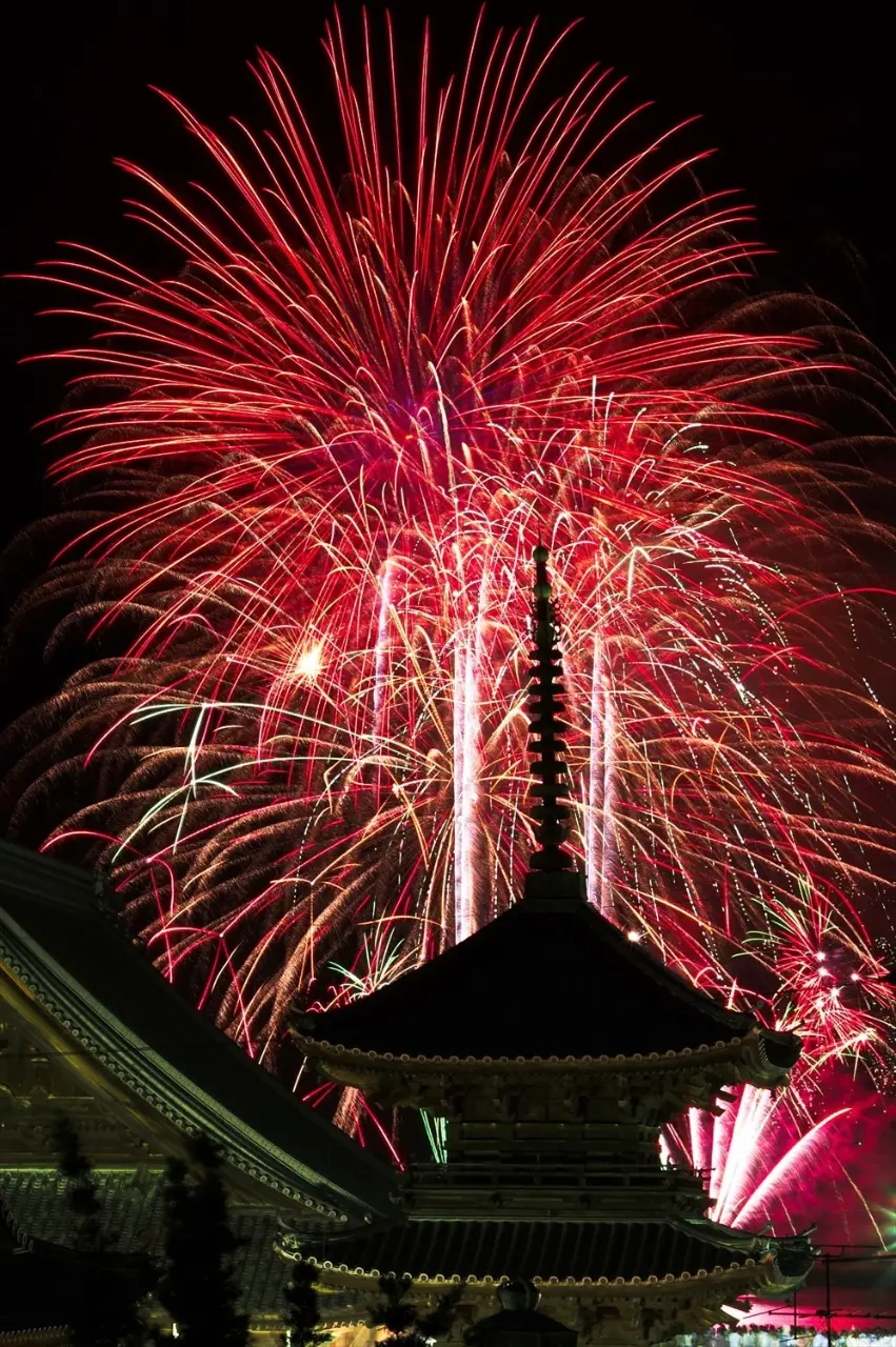 10,000 people attend the Saidaiji Naked Festival