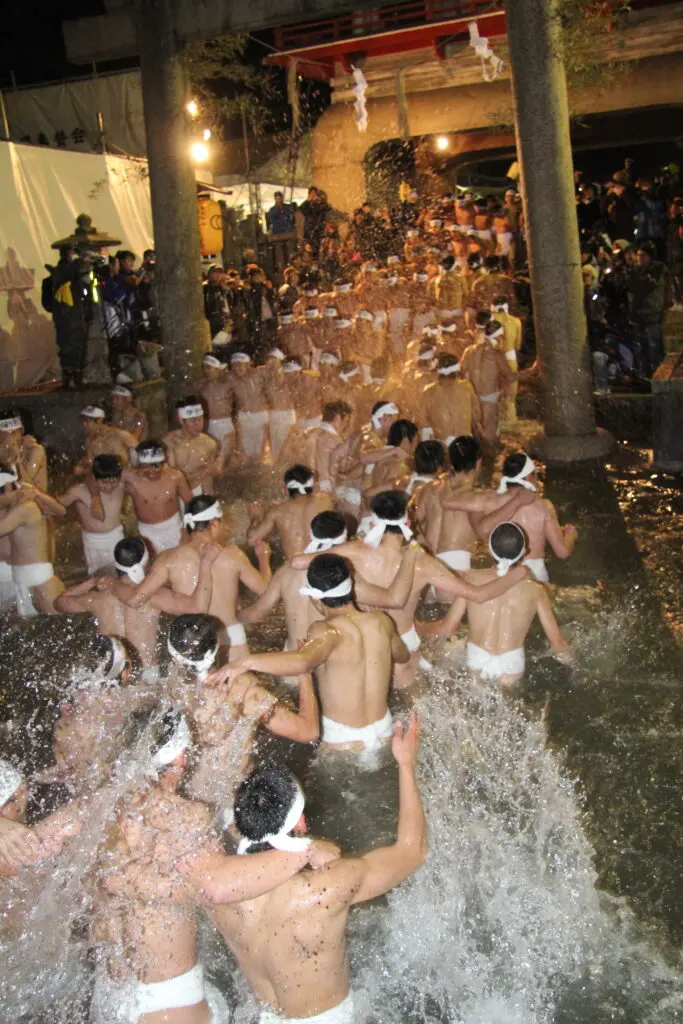 10,000 people attend the Saidaiji Naked Festival
