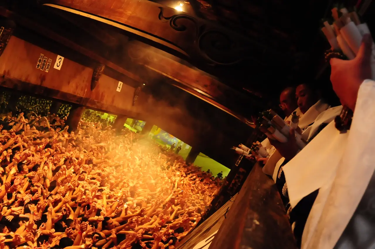 10,000 people attend the Saidaiji Naked Festival