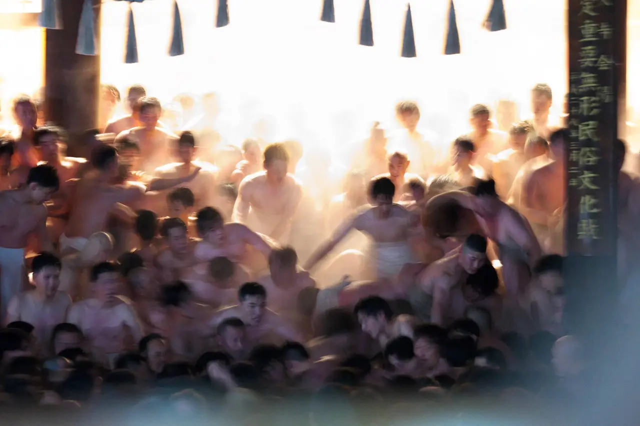 10,000 people attend the Saidaiji Naked Festival