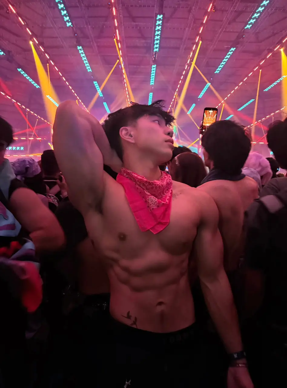 ถอดโชว์เรือนร่าง 2968