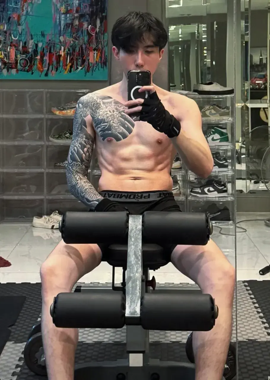 หนุ่มรอยสัก