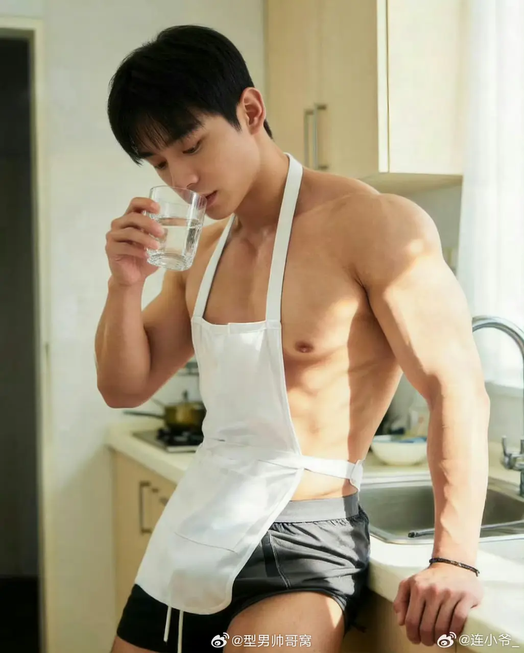 Cute Guy : @连小爷_