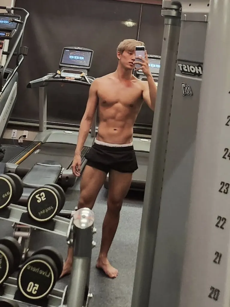 ถอดโชว์เรือนร่าง 2969