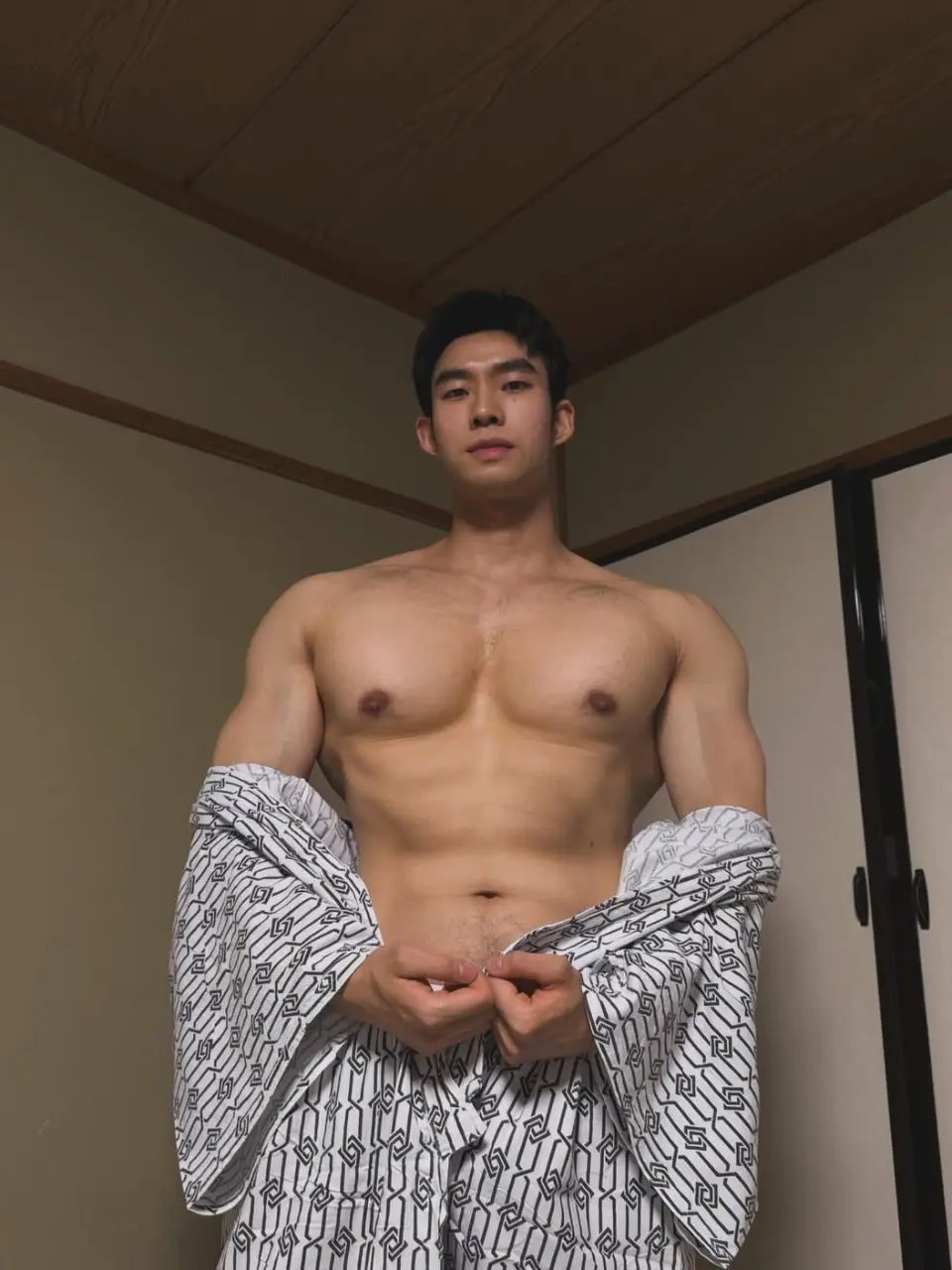 ถอดโชว์เรือนร่าง 2970