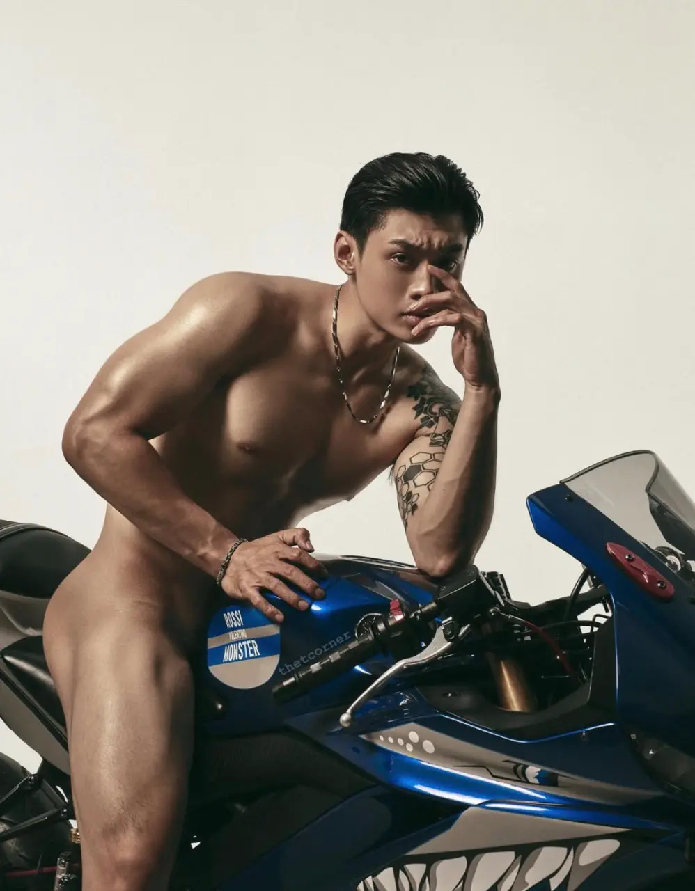 ถอดโชว์เรือนร่าง 2970