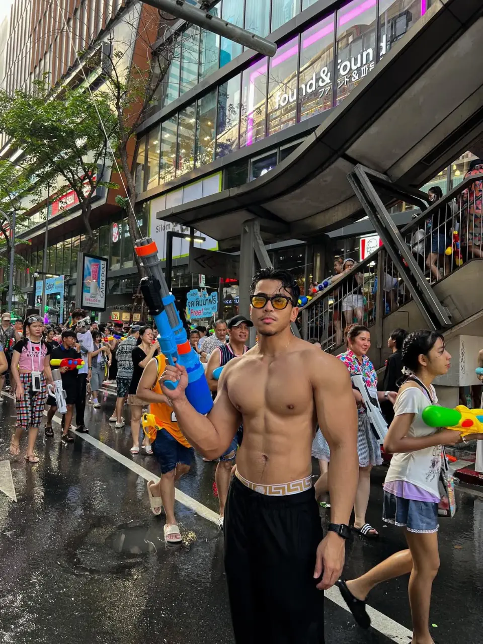 สงกรานต์คนเสียว