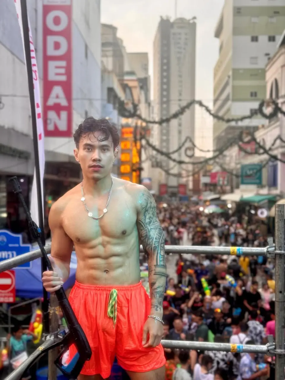 ถอดโชว์วันสงกรานต์