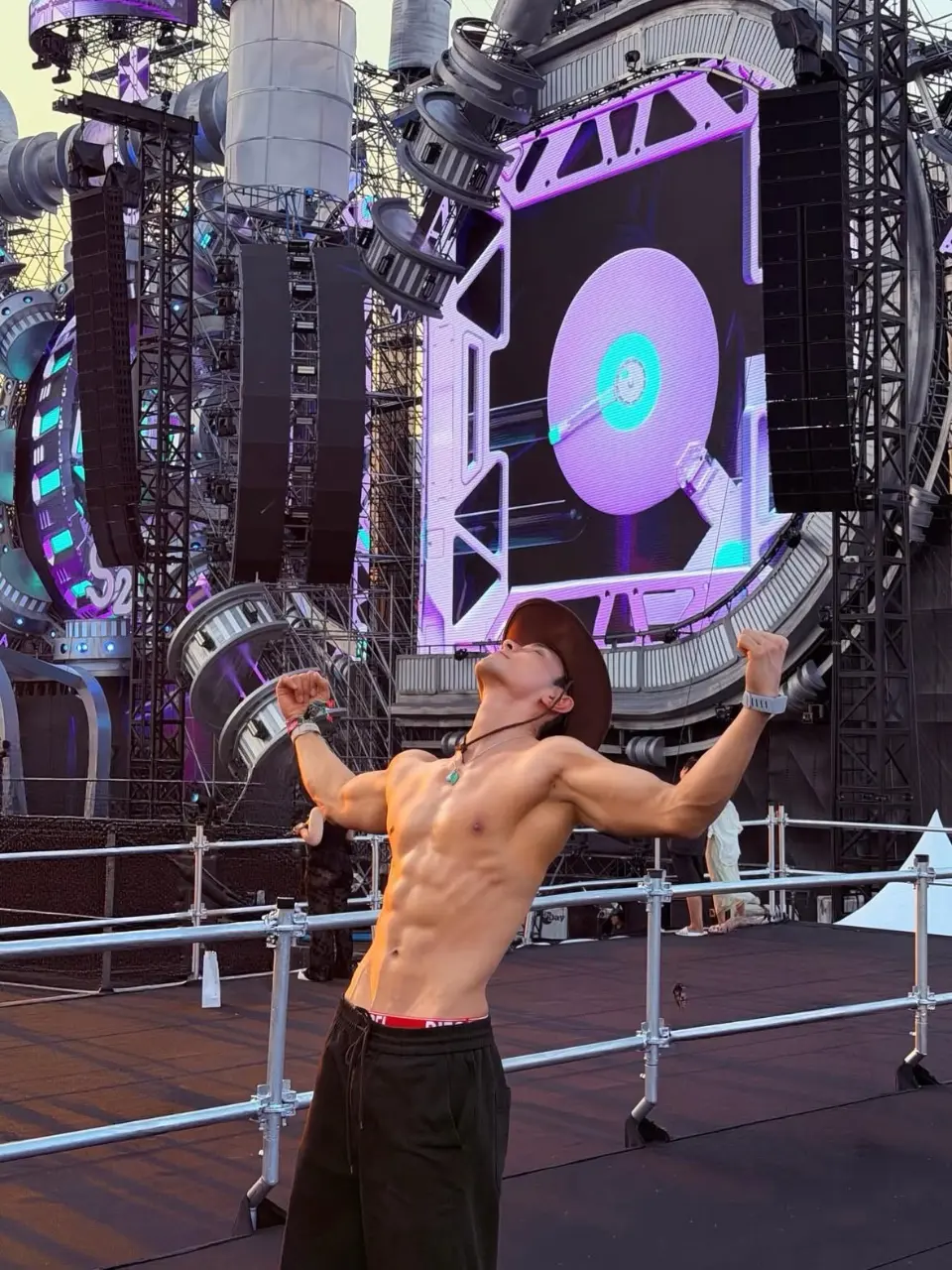 สงกรานต์คนหล่อ