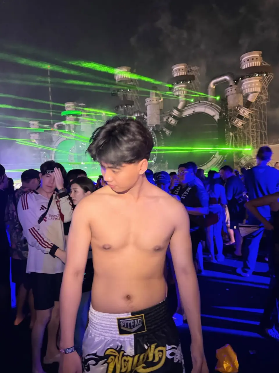 สงกรานต์คนหล่อ