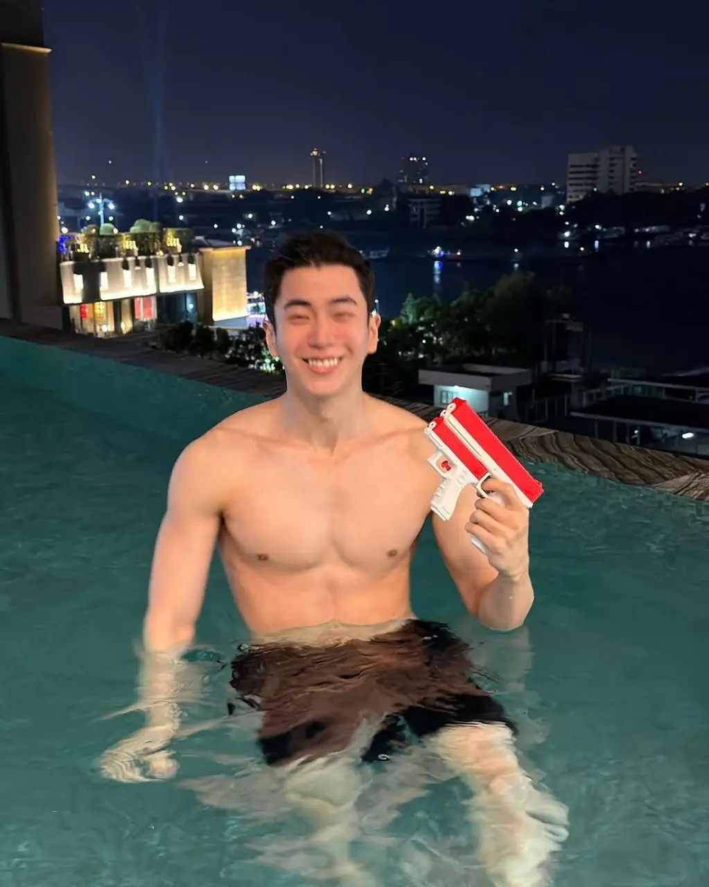 นนกุลเสิร์ฟความหล่อเทพ