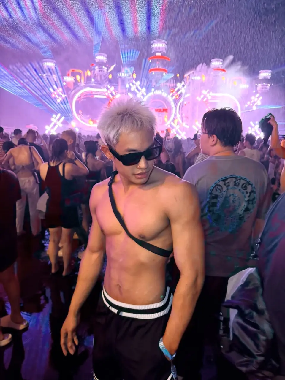 สงกรานต์ขาวมาก