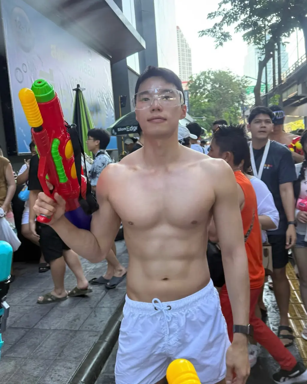 สงกรานต์ขาวมาก