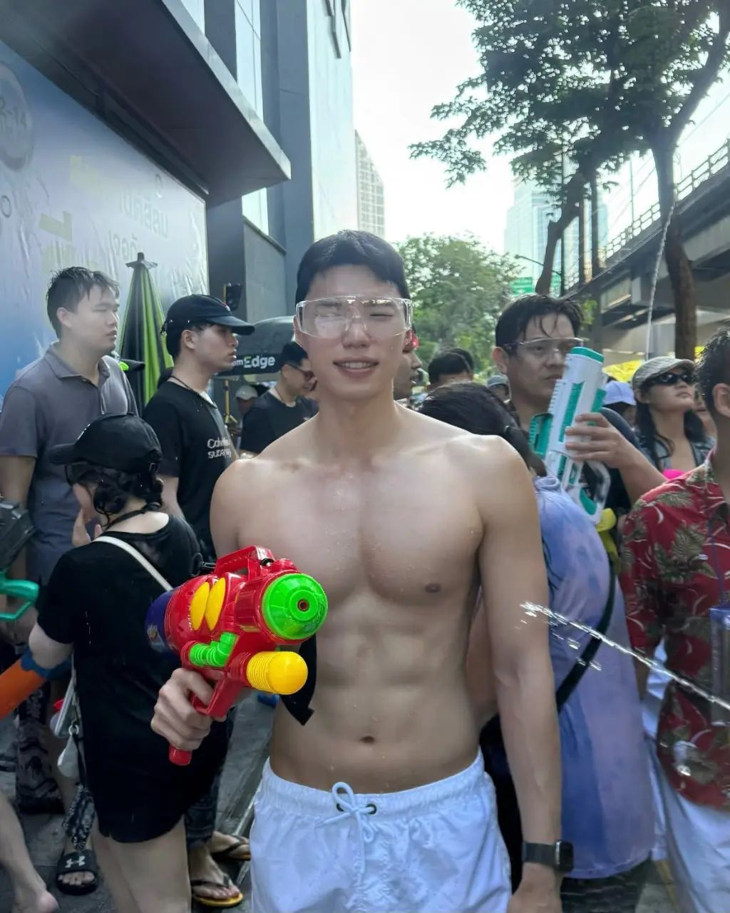 สงกรานต์ขาวมาก