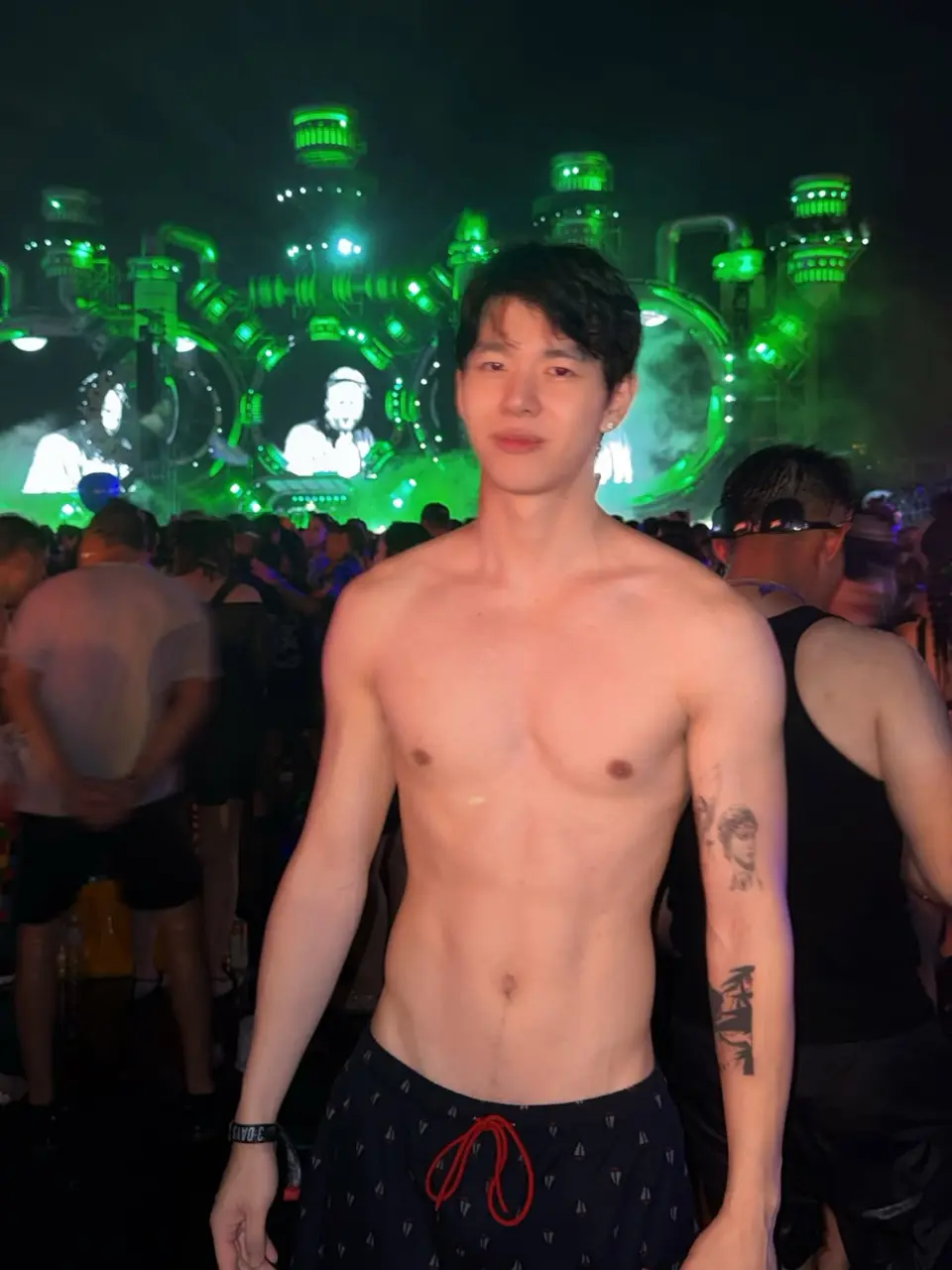 สงกรานต์ขาวมาก