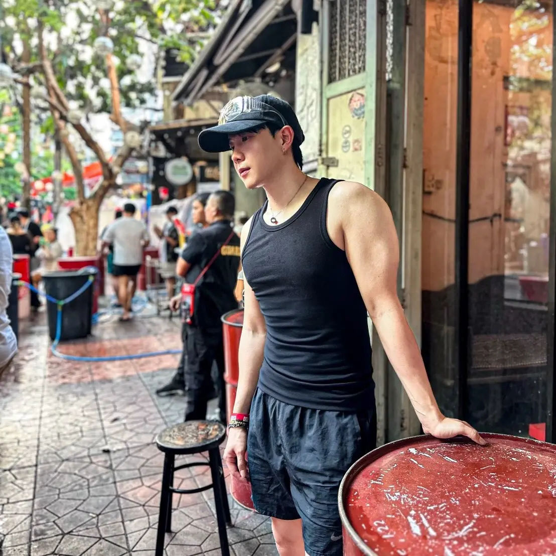 สงกรานต์ขาวมาก