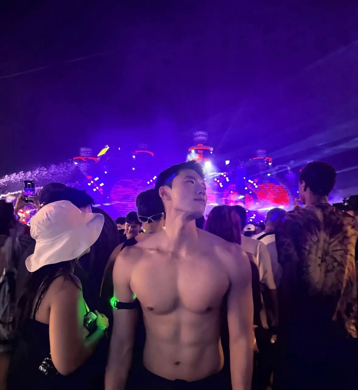 น้ำหนุ่มๆ