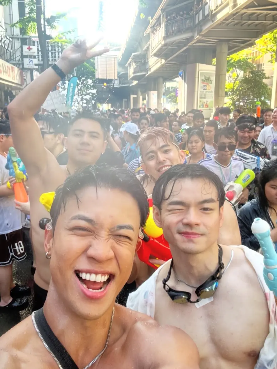 น้ำหนุ่มๆ