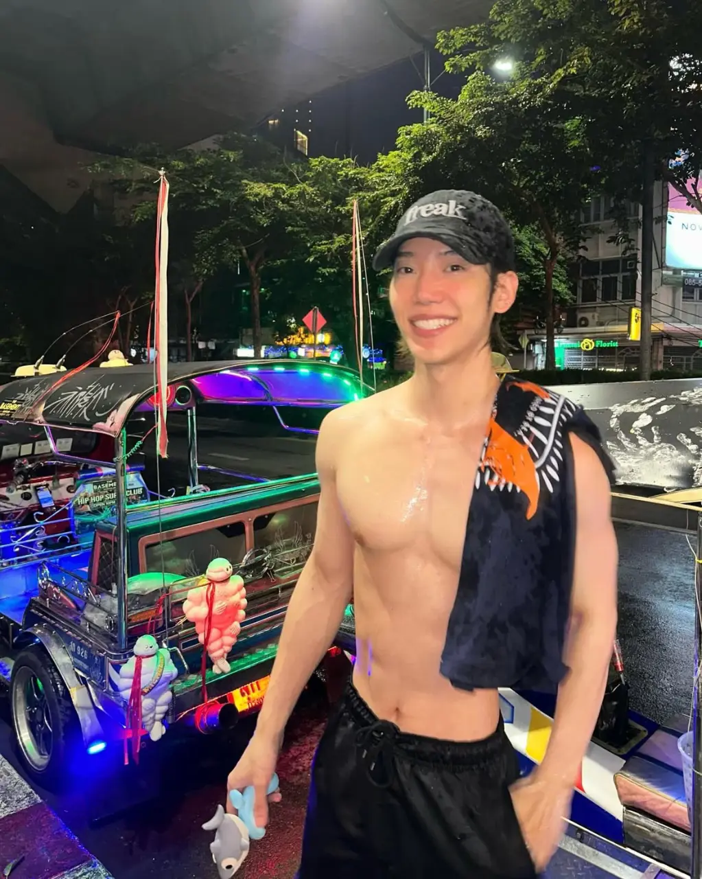 ถอดโชว์ปีใหม่ไทย