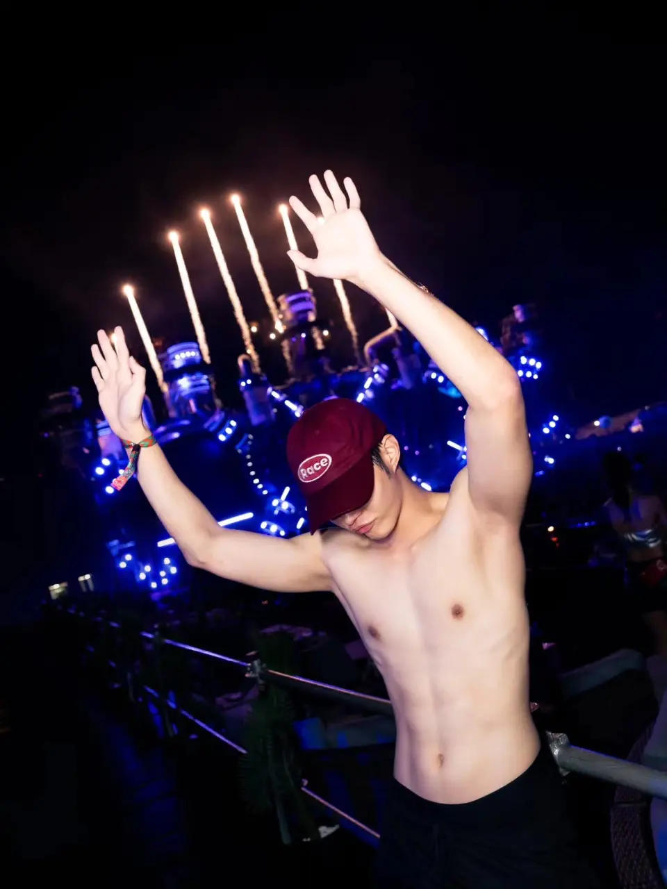 ถอดโชว์ปีใหม่ไทย