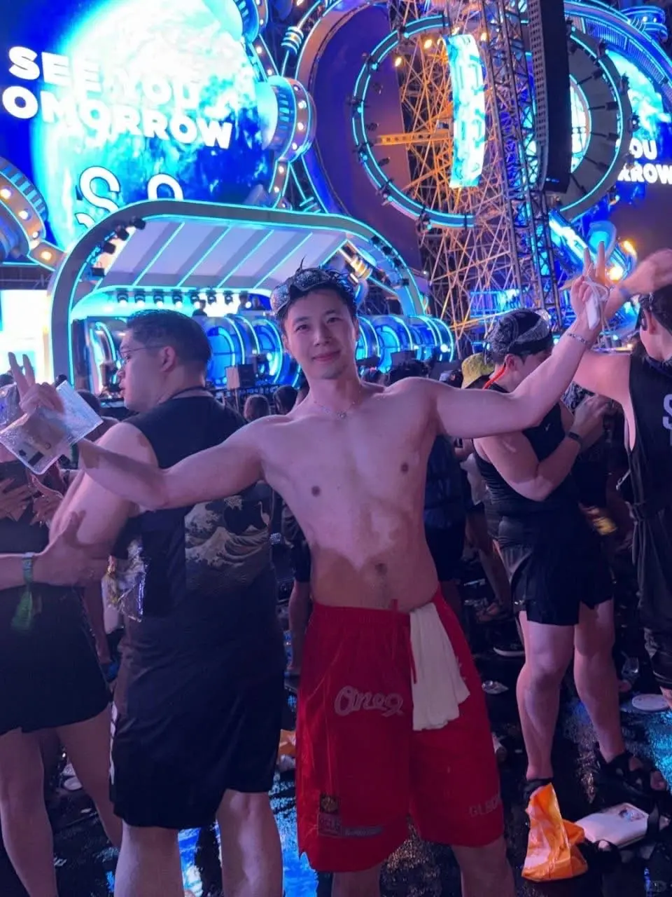 ถอดโชว์ปีใหม่ไทย