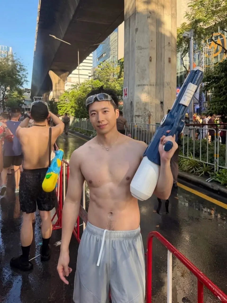 ถอดโชว์ปีใหม่ไทย