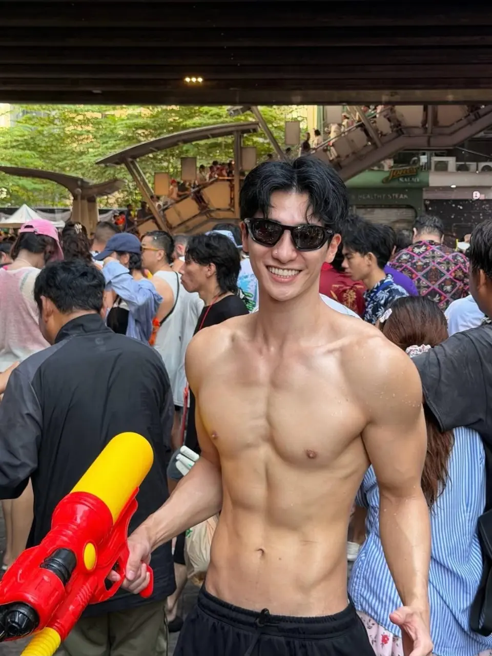 ถอดโชว์ปีใหม่ไทย