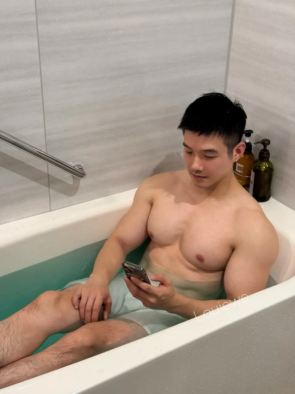 Recent photos of Louiewe卤蛋头