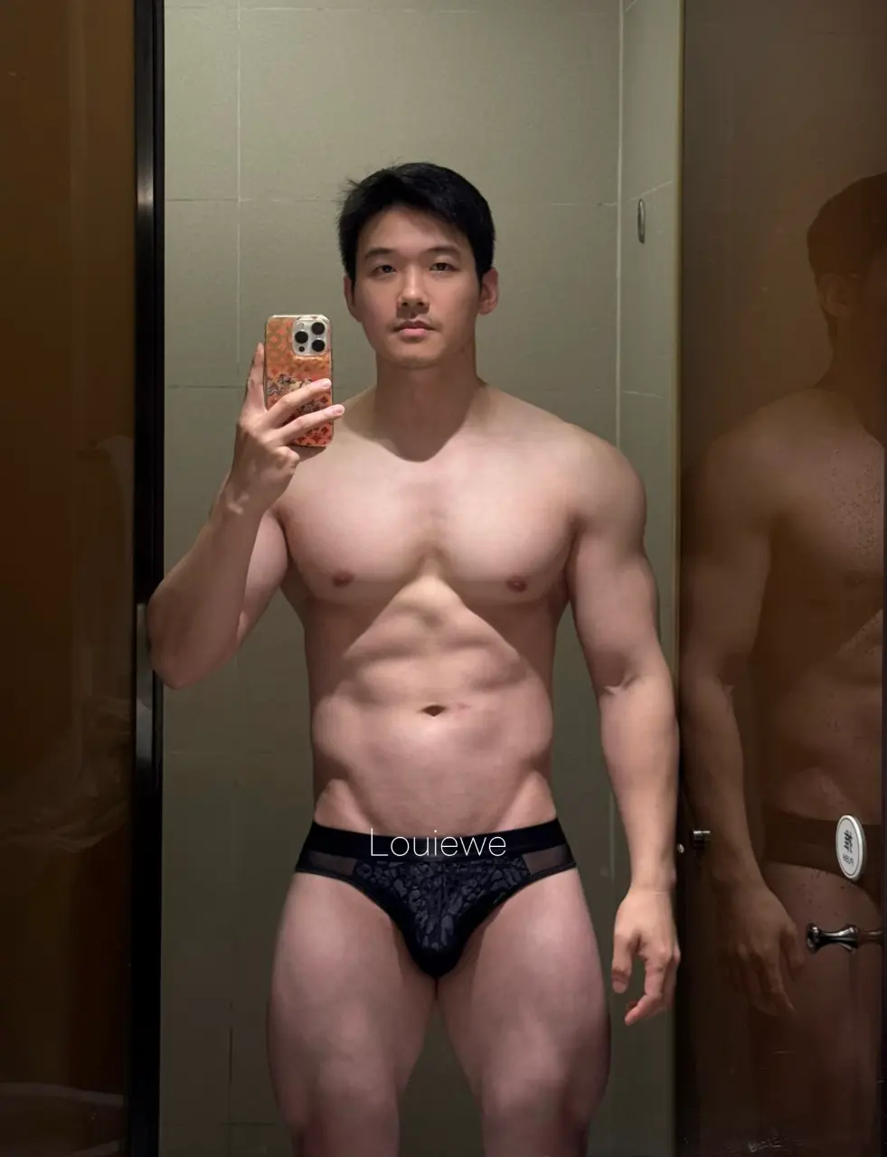 Recent photos of Louiewe卤蛋头