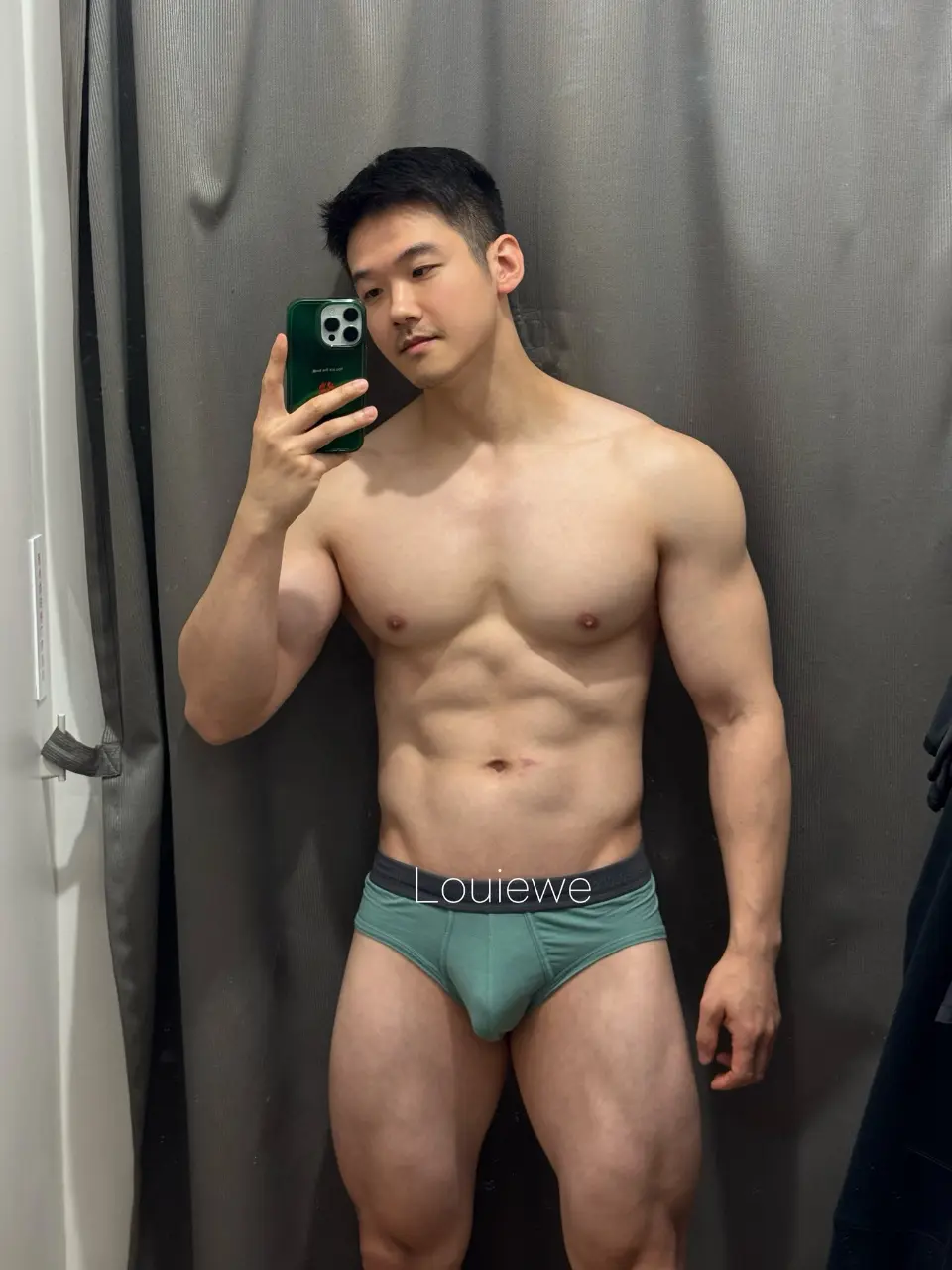 Recent photos of Louiewe卤蛋头