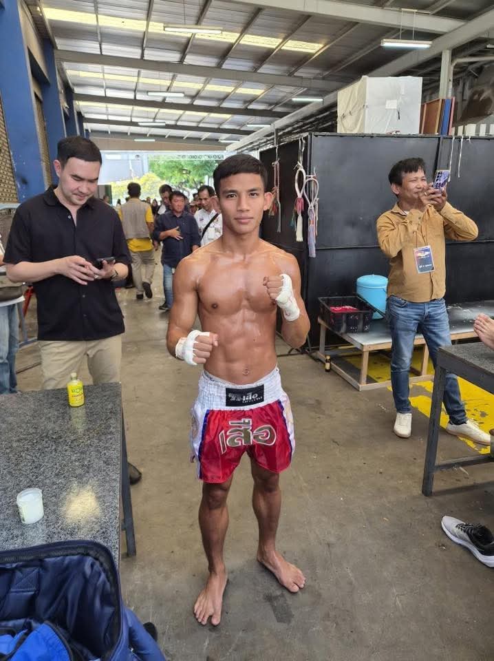 หนุ่มหล่อนักมวย