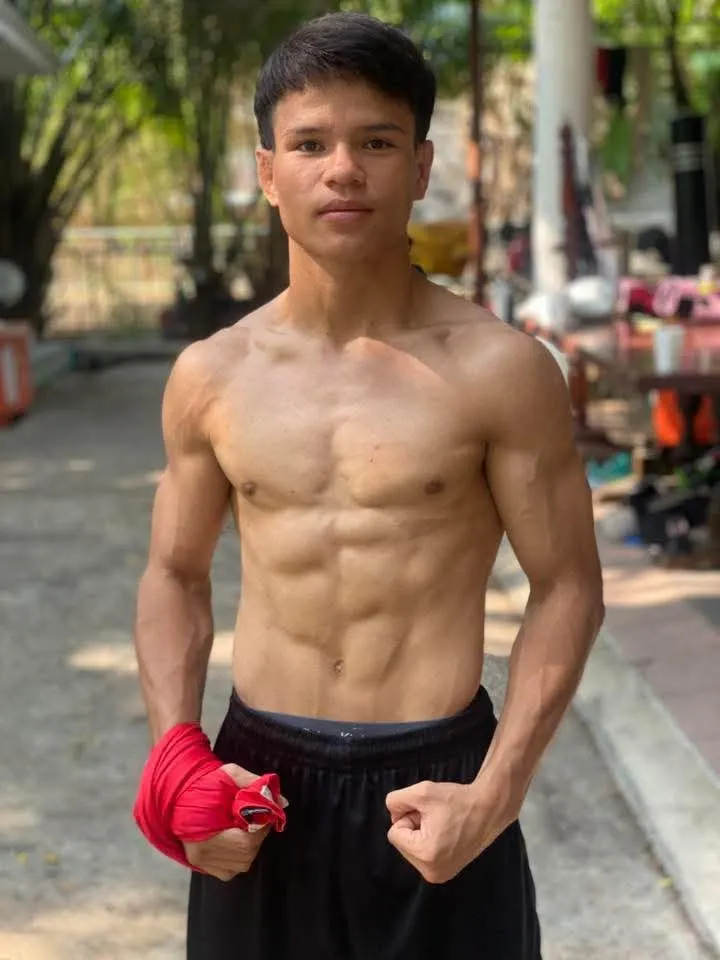 หนุ่มหล่อนักมวย