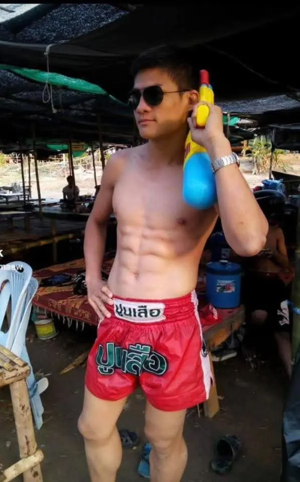 หนุ่มหล่อนักมวย