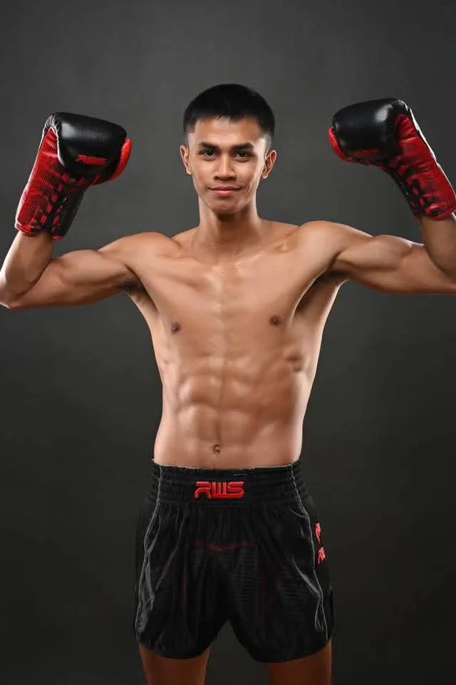 หนุ่มหล่อนักมวย